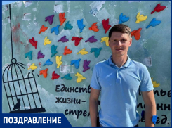 День рождения отмечает один из идейных вдохновителей «Места силы» на набережной В-9 Павел Калмыков