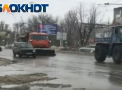 «Фантастическая четверка»: Волгодонцы высмеяли уборку улицы Морской от несуществующего снега