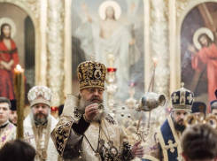 Руководство Волгодонска побывало на Всенощном Бдении и Божественной литургии в кафедральном соборе