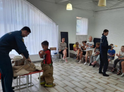 Изучили приемы сердечно-легочной реанимации и примерили одежду пожарного юные волгодонцы 