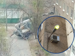 10-летнюю проблему освещения во дворе на Строителей решили после публикации в «Блокноте»