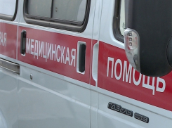 В Волгодонске «Мицубиси» слетела со скользкой дороги в кювет - пострадали три человека 