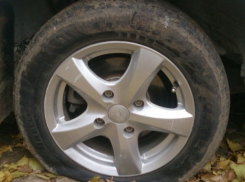 В Волгодонске орудует «колесный маньяк», прокалывающий шины