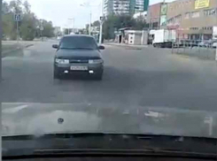 Волгодонской автолюбитель «выгнал» автомобиль со встречки 