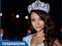 Победительница «Мисс Блокнот-2016» Елена Луполова отмечает День рождения