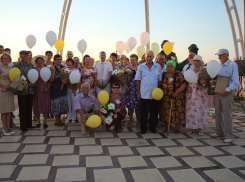 Глава Волгодонского района в День семьи вручил сертификаты на материнский капитал 5 семьям 