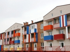 В Волгодонске бесплатные квартиры получили 13 ветеранов и 28 сирот