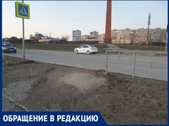 «Тут до сих пор асфальта нет, когда сделают нормальный переход у памятника строителям?»: волгодонец