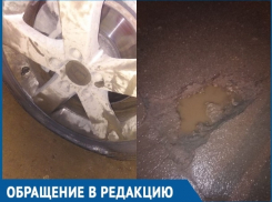 Автомобиль пробил колесо, попав в яму на проспекте Мира