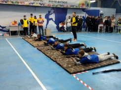 «Ворошиловский стрелок»: волгодонские школьники продемонстрировали навыки обращения с оружием