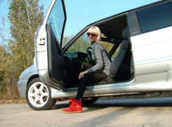 В Волгодонске у финалистки конкурса «Мисс Блокнот-2014» сняли колеса с машины