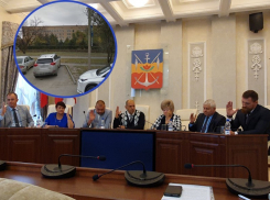Депутаты городской Думы предложили сделать парковку на месте газона у БСМП
