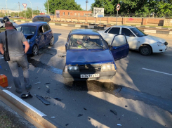 Серьезная авария случилась на съезде с моста в «старый город» 