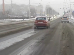 В Водоканале прокомментировали зрелищный ночной порыв на «чопиковом» водопроводе на путепроводе