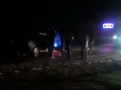Авария с влетевшей под фуру «легковушкой» на въезде в Волгодонск попала на видео