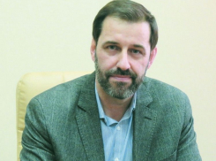 С Международным женским днем жительниц Волгодонска поздравил депутат Алексей Брежнев