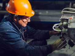 Работа на предприятии с зарплатой от 30 тысяч рублей: где искать актуальные вакансии