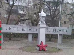 «Наш Железный Феликс в чистоте и порядке»: волгодонские пограничники провели субботник на площади Дзержинского