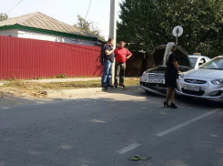 В Волгодонске возле «Ласточки» таксист и автоледи не поделили дорогу – читатель