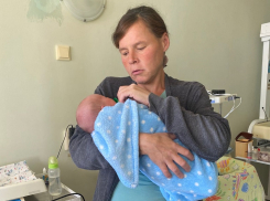 Работавшую на полях роженицу с младенцем пытались вывезти цыгане из роддома Волгодонска для обналичивания материнского капитала 