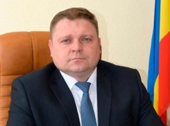 За махинации на 25 миллионов рублей был задержан глава Миллеровского района