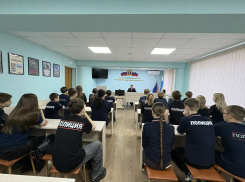 Начальник отдела ГАИ провел экскурсию для школьников в Волгодонске