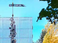 Волгодонск прежде и теперь: памятный знак первому дому нового города