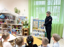 «Зима.Дети.Безопасность»: Госавтоинспекция учит малышей безопасности 