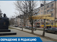 Загадочная конструкция непонятного происхождения повисла на деревьях в Волгодонске 