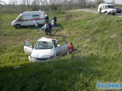 Под Волгодонском перевернулся автомобиль