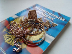 «Снятие» порчи стоило жительнице Цимлянска всех ее золотых украшений  