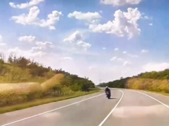 Газель выехала из-за поворота и не оставила мотоциклисту шанса на выживание: смертельное ДТП на трассе Ростов-Волгодонск