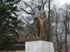 Памятники Волгодонска ждут мойка и покраска