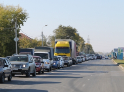 Большегрузы перестанут разбивать дороги Волгодонска — многотонные машины пустят в объезд города