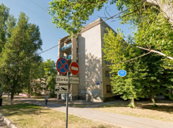 18-летняя волгодончанка оказалась в реанимации после падения из окна общежития 