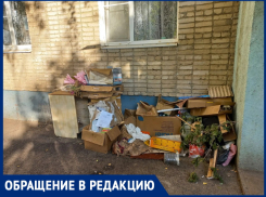 «Скоро и окно мусором завалят!»: нерадивые обитатели дома Степная, 189 делают невыносимой жизнь соседей