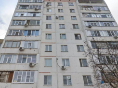 В Волгодонске упал новый лифт в жилом доме, люди чудом не погибли