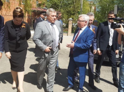Губернатор Василий Голубев и глава донского Минздрава Татьяна Быковская начали визит в Волгодонск с посещения Сосудистого центра 