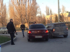 Очередное нелепое ДТП в Волгодонске не обошлось без блондинки