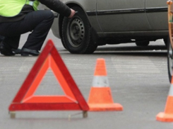 В Волгодонске в День ВДВ автоледи на «Хундае» протаранила «семерку» и врезалась в дерево