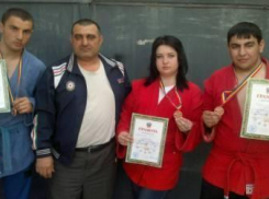 В Волгодонск приехали три бронзовые медали по самбо