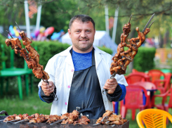 Шашлыки, духовой оркестр и хорошая погода – в Волгодонске начал работу парк Победы