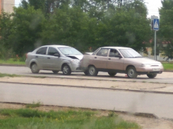 «На проспекте Курчатова произошло тройное ДТП из-за пешехода» – читатель