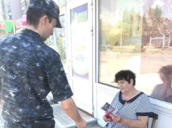 Полицейские вышли на улицы Волгодонска и рассказали о хитрых мошенниках