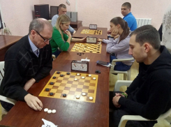 Спорт за столом: в Волгодонске определили сильнейших шахматистов и шашистов 