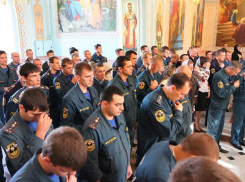 Волгодонские пожарные поклонились иконе Богоматери «Неопалимая Купина»