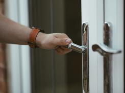 Вот так штука: волгодонцам предлагают установить дверь с терморазрывом