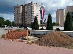 Электроника полностью пришла в негодность: первый этап ремонта фонтана у ДК имени Курчатова завершен 