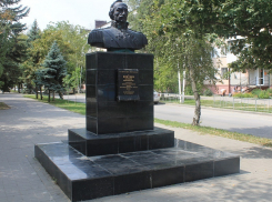 Календарь Волгодонска: памятнику Матвею Платову исполнилось 14 лет