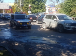Водитель Киа сбил женщину на пешеходном переходе по улице 30 лет Победы